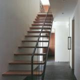 07美しい階段　部屋を上下につなぐデザイン